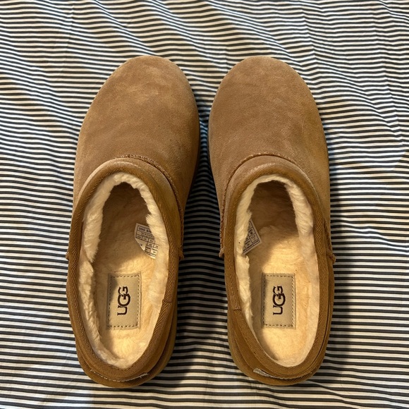 UGG Classic Slipper size 11 - Picture 4 of 6